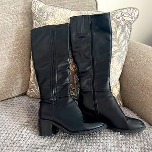Beautiful boots with detail, great zippers and soft lining